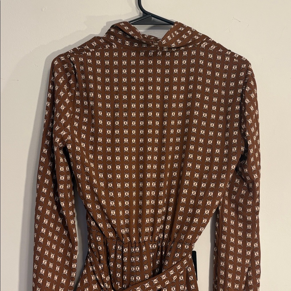 NWT Chocolate Brown Printed Collared Long Sleeve Tie Waist Tiered Mini Dress - Picture 12 of 12